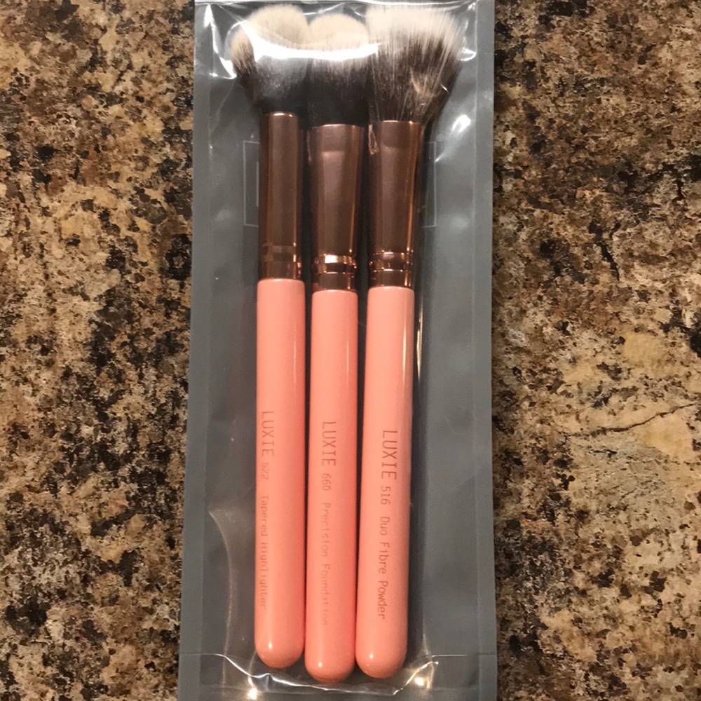 Luxie 3 Piece Flawless Complexion brushes